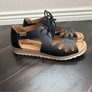 Women’s size 9 black leather sandals by Pikolinos, like new. EU size 40